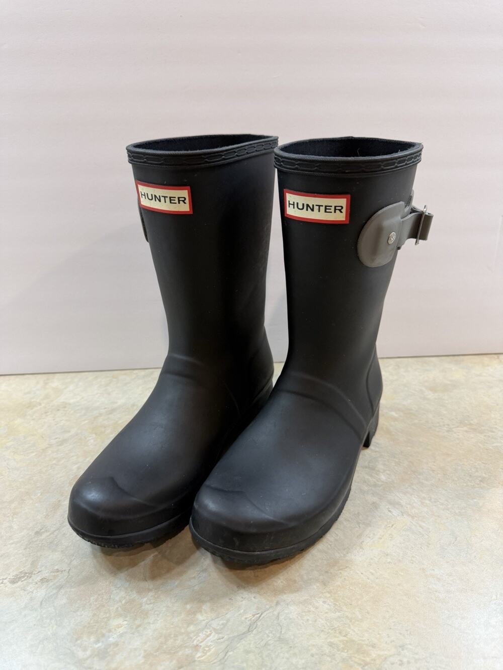 Hunter Original Short Rain Boots for Women, Size 6 - Black